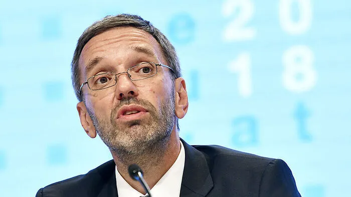 "Bring deine Karriere in Uniform", gibt Innenminister Herbert Kickl (FPÖ) für heuer vor