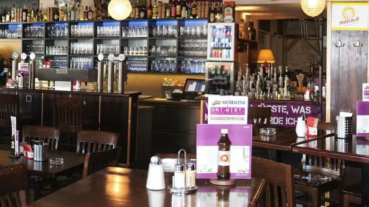 Auch beim Uniwirt gehören die Aschenbecher bald der Vergangenheit an