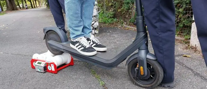 Technische Überprüfung eines E-Scooters