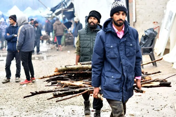 Im Raum Bihac halten sich derzeit mehrere tausend Flüchtlinge und Migranten auf, die darauf hoffen, sich über die nahe "grüne" Grenze ins EU-Land Kroatien durchschlagen zu können.