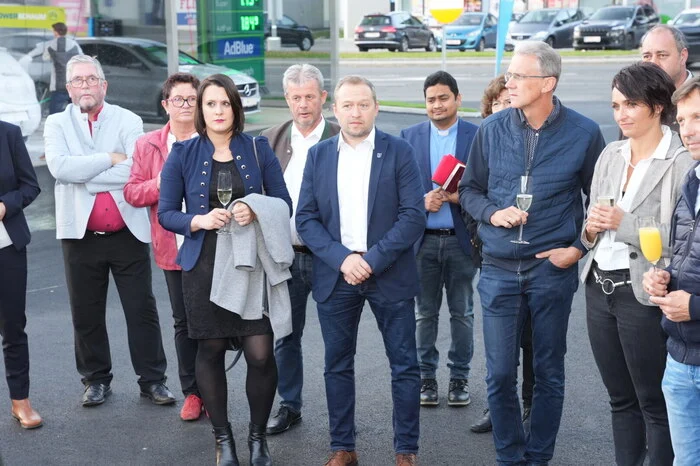 Der Gemeindevorstand von Seeboden verfolgt die Ausführungen Leikermosers.