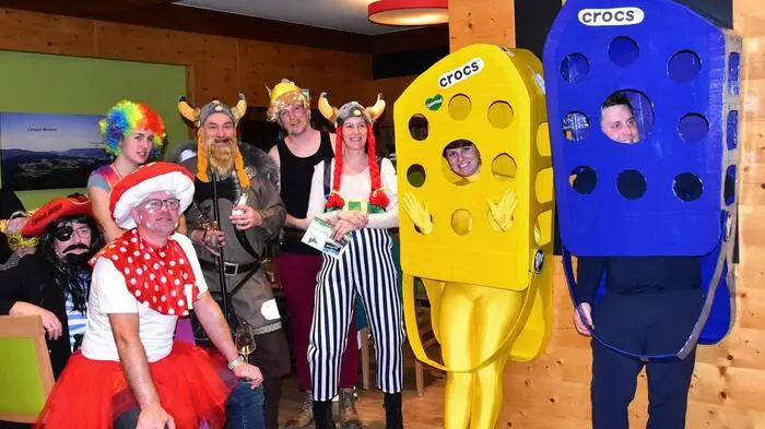 Im Gasthof Weber in Miesenbach fand am vergangenen Samstag der Maskenball des UFC Miesenbach statt. Kreative Kostümierungen und tolle Masken wurden am Wildwiesenhof präsentiert. 