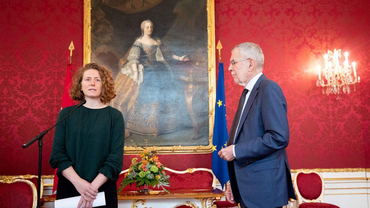 &quot;FridaysForFuture&quot;-Wien-Chefin Katharina Rogenhofer (hier mit Bundespräsident Van der Bellen)