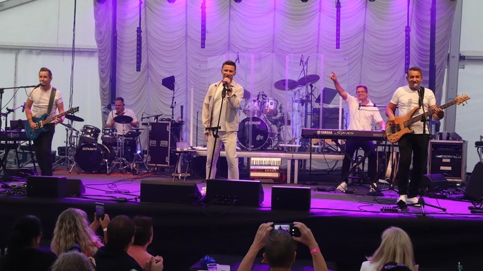 Marco Ventre mit Band lieferte eine großartige Show auf und vor der Bühne ab.