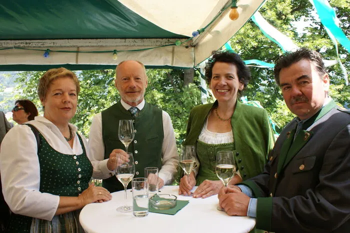 Wie immer folgten zahlreiche Gäste dem Ruf der Oberlandler und genossen nach der Messe die kulinarischen und musikalischen Schmankerln.