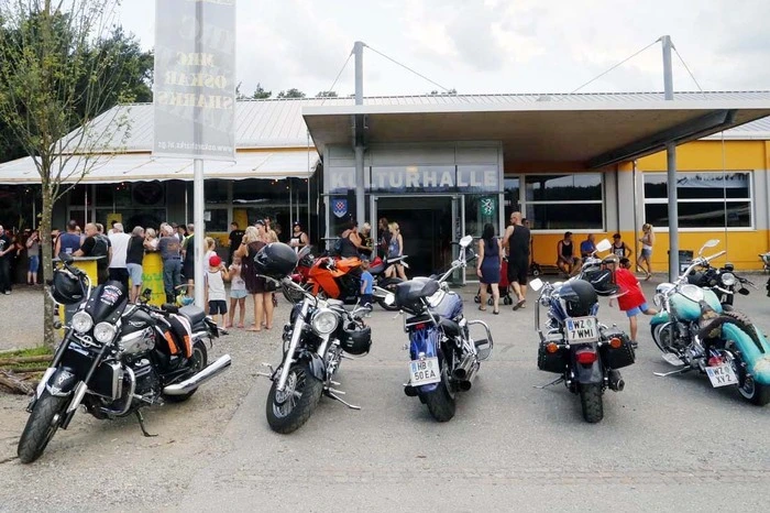 Treffpunkt und Lokation für alle Motoarradfreaks ist die Kulturhalle in Großsteinbach schon seit vielen Jahren.