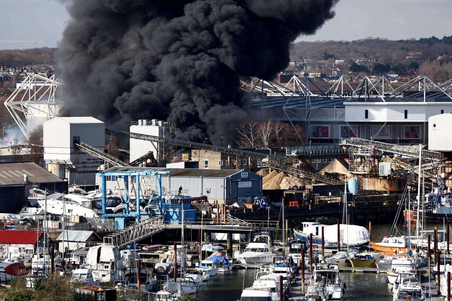 England: Großbrand mit Evakuierung! Southampton musste Heimspiel absagen 