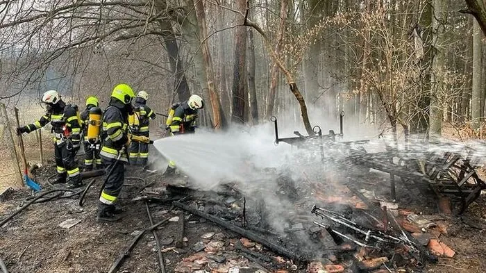 Insgesamt waren drei Feuerwehren vor Ort