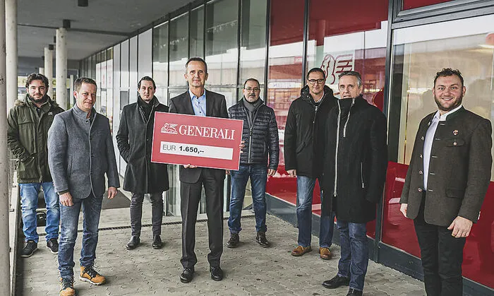 Mitarbeiter der Generali Versicherung Feldkirchen unterstützten "Kärntner in Not" mit 1650 Euro