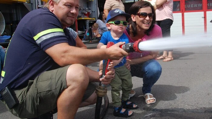 Begeistert von der Arbeit der Feldbacher Feuerwehrleute zeigten sich die Kinder des Elternkindzentrums Feldbach. 