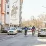 In der Villacher Straße treffen Pkw, Radfahrer und Fußgänger aufeinander