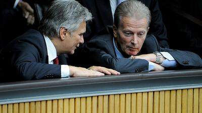 Reinhold Mitterlehner und Werner Faymann (li.)