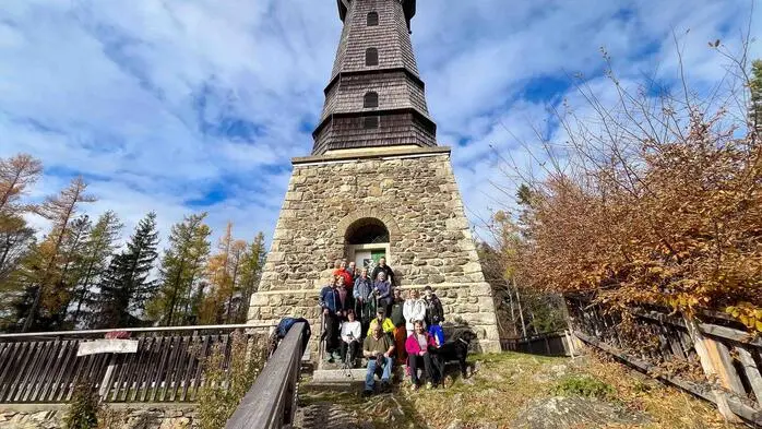 Am Samstag, dem 8. November, lud der TSV Hartberg im Rahmen der steirischen Initiative „Die Bewegungsrevolution“ zu einer historischen Wanderung ein.
