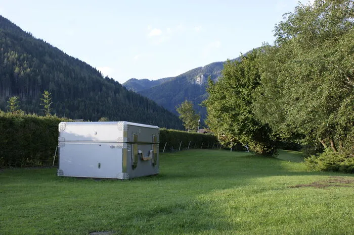 Der Koffer ist sehr detailreich und realistisch nachgebaut.