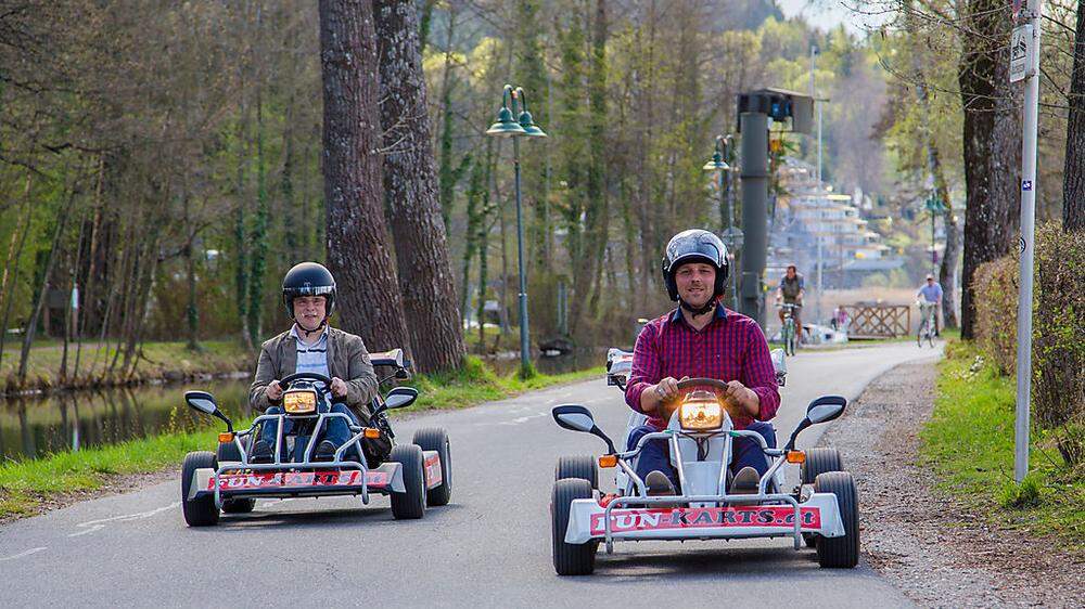 Hans-Jörg Levitschnig (rechts) will mit Fun-Karts durchstarten