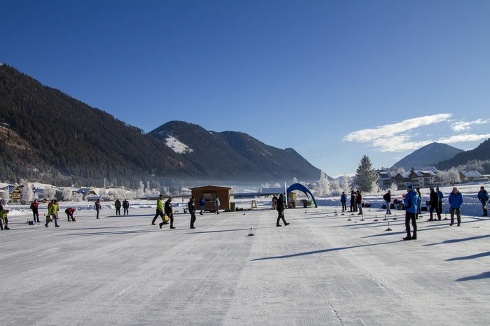 Der Eisstock-Platz mitten am Weißensee bot perfekte Bedingungen.
