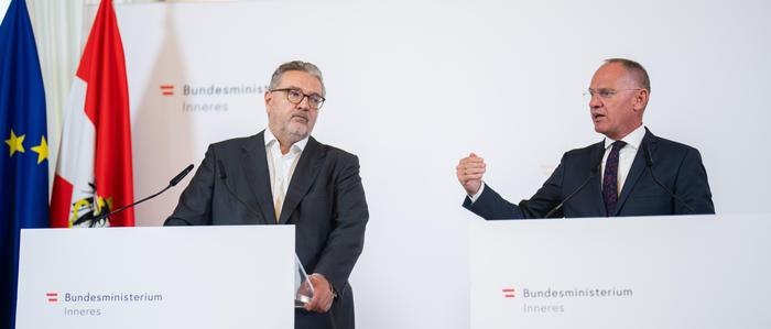Wiens Stadtrat Peter Hacker (SPÖ, l.) und Innenminister Gerhard Karner (ÖVP).