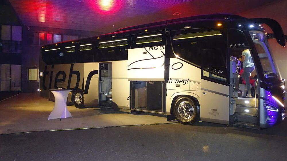 Der neue Luxus-Bus wurde der Öffentlichkeit präsentiert