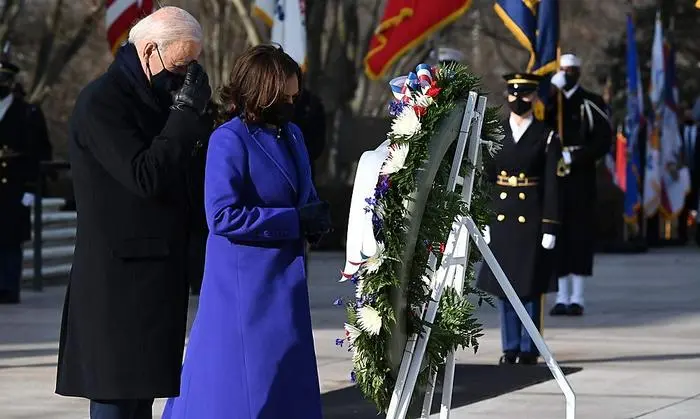 US President Joe Biden and Vice President Kamala Harris lay a wreath at the Tomb of the Unknown Soldier in Arlington Cemetery in Arlington, Virginia, on January 20, 2021. (Photo by JIM WATSON / AFP)