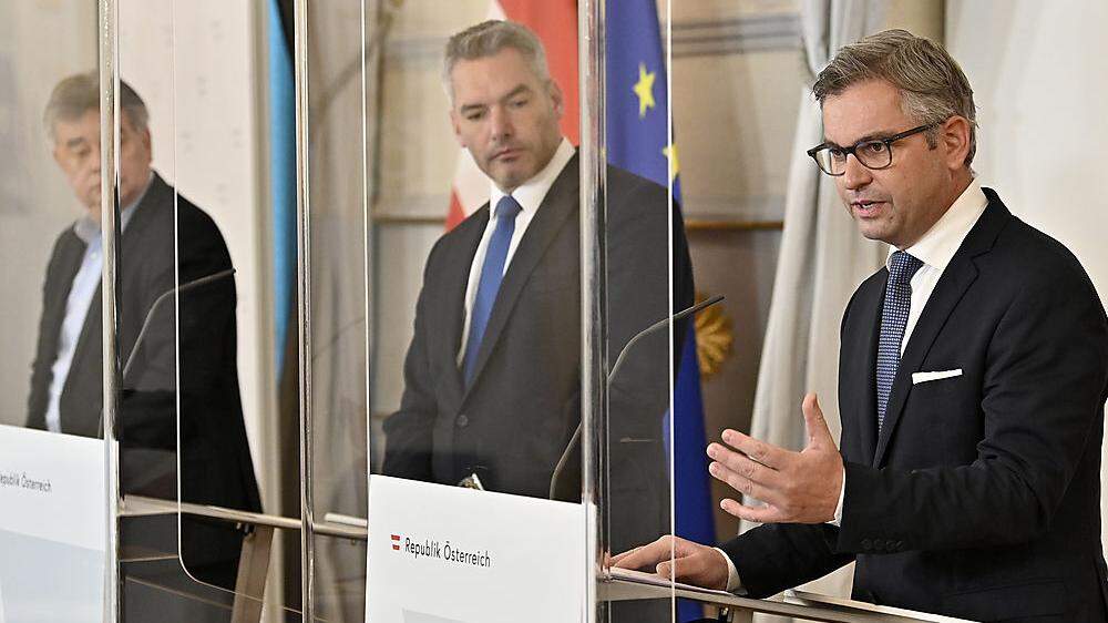 Vizekanzler Werner Kogler, Bundeskanzler Karl Nehammer und Finanzminister Magnus Brunner 