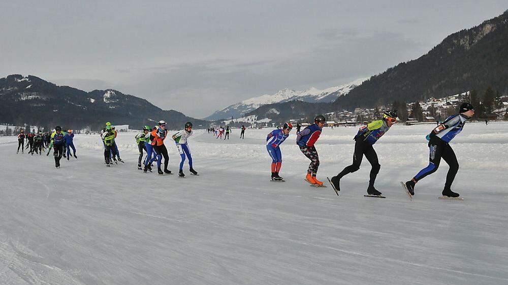 Rund 1100 Starter bretterten gestern beim 2. Volkslauf der Alternativen Elf-Städte-Tour übers Eis. Darunter 36 Österreicher