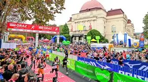 GRAZ,AUSTRIA,08.OCT.23 - RUNNING - Graz Marathon. Image shows the start with competitors and the opera house of Graz. Photo: GEPA pictures/ Mario Buehner-Weinrauch