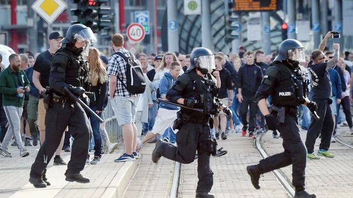 Auch einen Tag nach dem Tod eines 35-Jährigen und den daraufhin folgenden gewalttätigen Demonstrationen kommt Chemnitz nicht zur Ruhe.