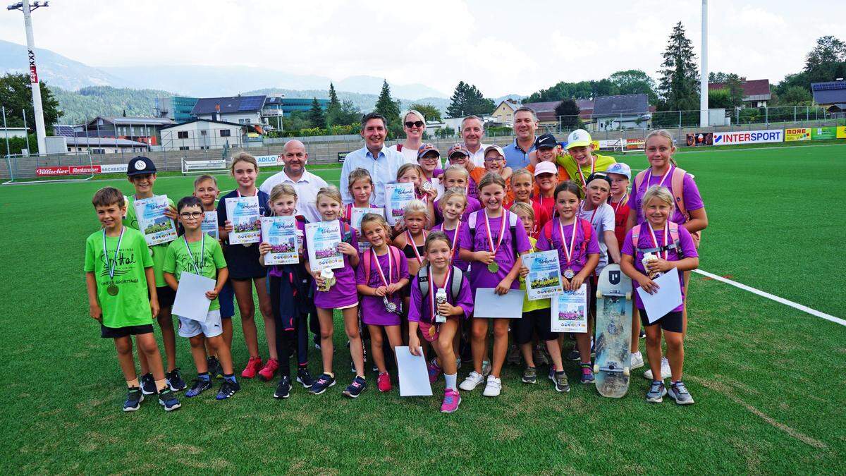 Die Kinder wurden im Goldeckstadion vom Sportstadtrat besucht