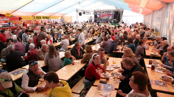 Liebhaber von traditionellen Gerichten kommen im „St. Veiter Festzelt“ von Melanie, Alexander und Walter Motschiunig voll auf ihre Rechnung.