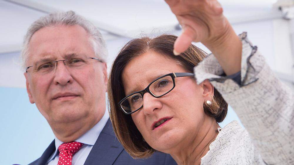 Bayerns Innenminister Herrmann stellt Mikl-Leitner Rute ins Fenster
