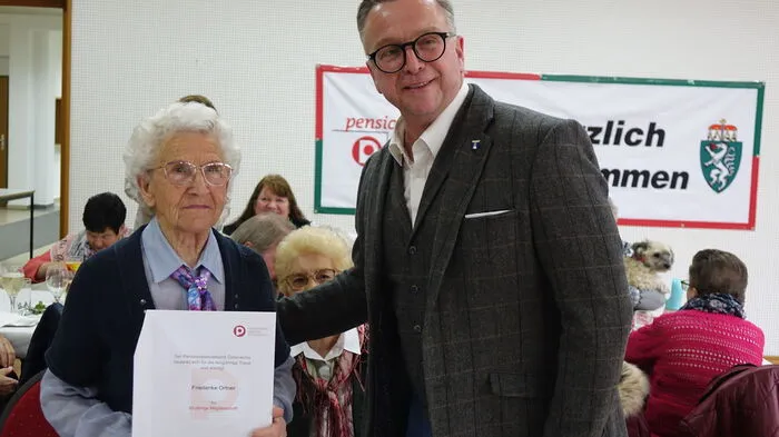 1963 wurde die Köflacher Ortsgruppe des Österreichischen Pensionistenverbandes gegründet. Anlässlich des 60-jährigen Jubiläums wurde im Volksheim in Köflach gefeiert. Dort zeichnete Bürgermeister Helmut Linhart auch rund 40 Mitglieder für langjährige Mitgliedschaft aus.
