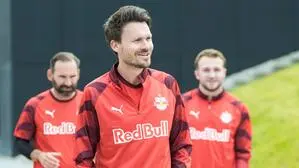Trainer Danny Röhl beim Trainingsstart des FC Red Bull Salzburg