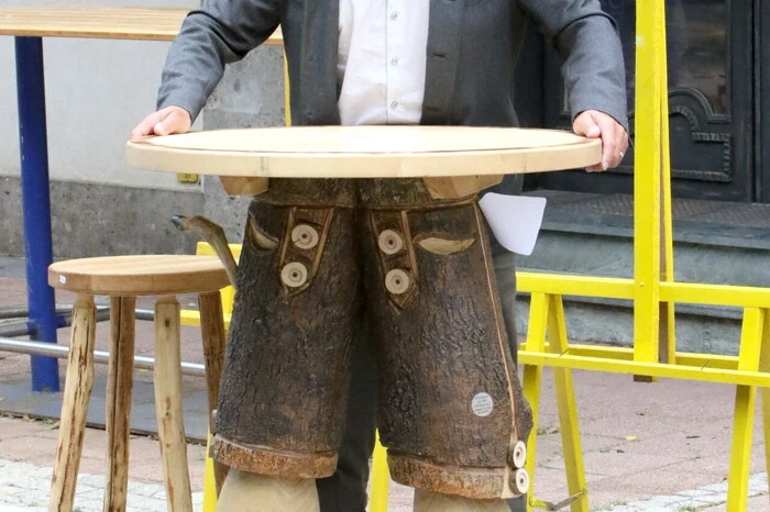 Übrigens: Beim Bummeln in der Krappfeld-Metropole gesichtet wurden am Freitag unter anderen Bürgermeister Walter Zemrosser, Gymnasiallehrerin Gerlinde Bergmann-Gruber, Diakon Josef Lagler, Amtsleiter Hubert Madrian sowie Juwelier Gerhard Pobaschnig (Foto). 