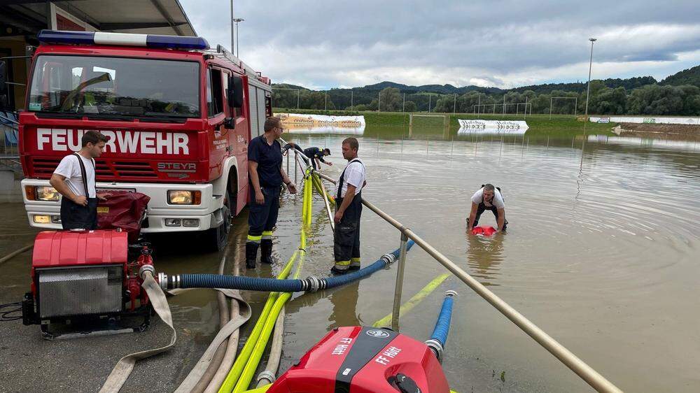 Noch am Montag mussten die Einsatzkräfte in Heimschuh wegen Überschwemmung ausrücken