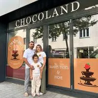 Erkan und Aylin Öztürk mit Tochter Aliya