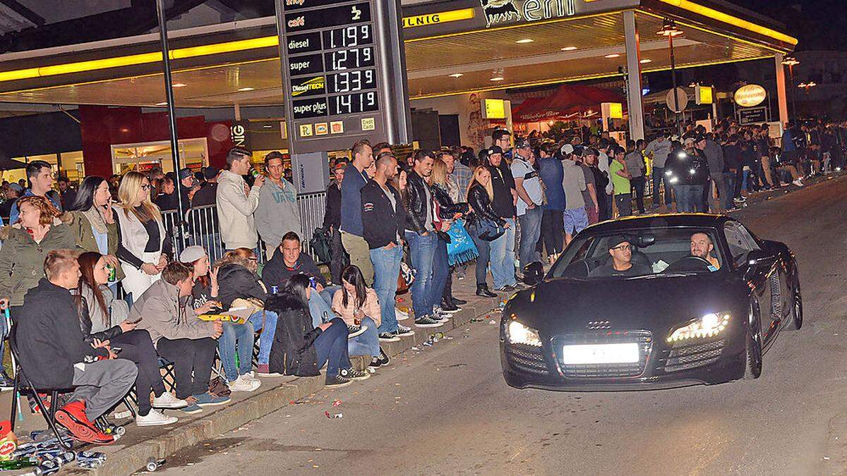 Tausende Fans versammeln sich am Wörthersee