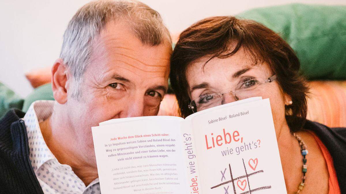 Dr. Sabine & Roland Bösel arbeiten seit 30 Jahren als Paartherapeuten und plädieren für mehr Intimität. 