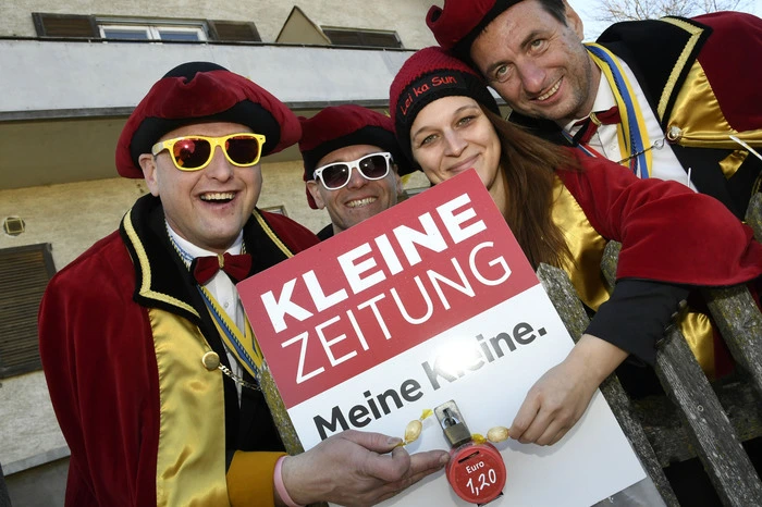 Ausverkauft war dieser Aufsteller der Kleinen Zeitung nach wenigen Minuten, bezahlt wurde übrigens mit Zuckerln....