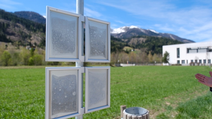 Eine Bushaltestelle ohne Fahrplan