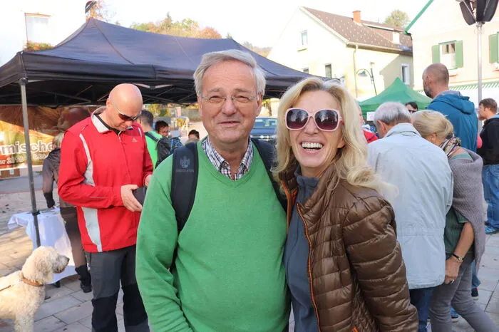 Knapp 1000 Teilnehmer genossen einen Wandertag mit Kastanien, Sturm, frisch gepressten Säften, Kernöltauchen, Honigverkostung und einer Kernöl-Eierspeis.