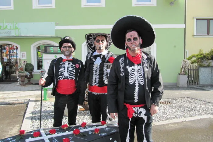 Klicken Sie sich durch weitere Bilder und lassen Sie den Fasching auf sich wirken!!!