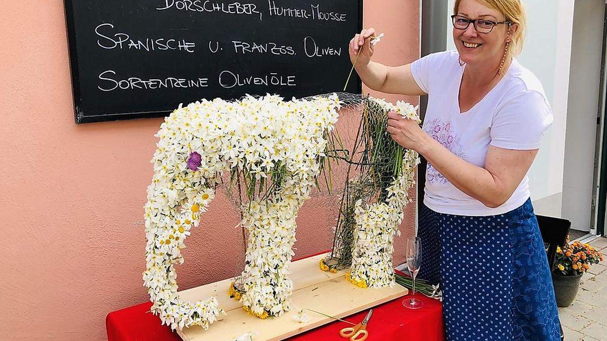 Den viel zierten Babyelefanten - quasi das Abstands-Maß aller Dinge - kann man im Ausseerland in Blumenform bestaunen