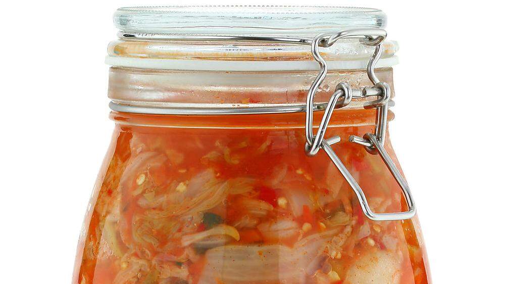 Fertiges Kimchi hält dunkel gelagert im Kühlen mehrere Monate