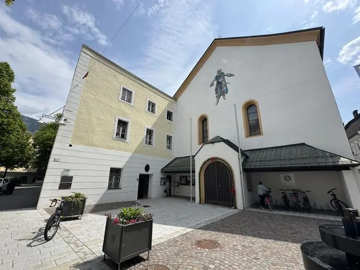 In den ehrwürdigen Mauern des Franziskanerklosters in Lienz befindet sich die Teestube, die von Oktober bis Mitte Mai geöffnet hat