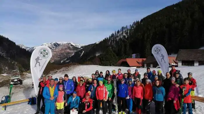 64 Sportler stellten sich der Herausforderung und starteten zeitgleich in Richtung Plöschkogelhütte in der eisenerzer Ramsau.