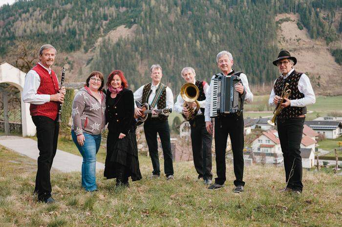 Gemeinsam mit dem Gesangsduo Karin und Katrin aus dem Rosental werden die Musiker auftreten