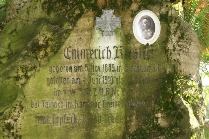 Emmerich Kristler (1889 - 1919) war Kärntner Freiheitskämpfer. Der Leutnant fiel am 4. Juni 1919 im Kärntner Abwehrkampf. Sein Grab befindet sich auf dem Friedhof Annabichl.
