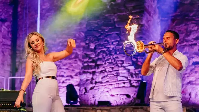 Natalie Holzner und Daniel Düsenflitz laden am 22. August wieder zur Schlagernacht in Weiß in Voitsberg