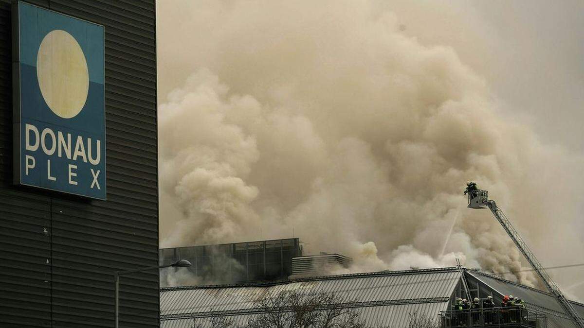 Großbrand im Donauzentrum