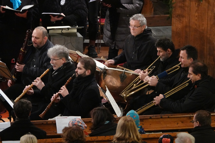 Barockinstrumentalisten spielten auf ihren Barockinstrumenten.